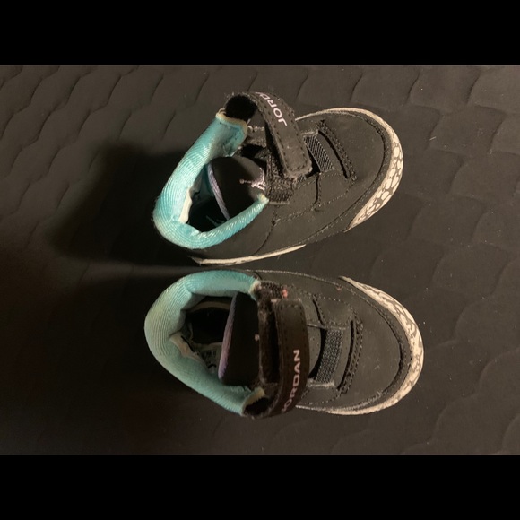 Shoes - Picture 4 of 5